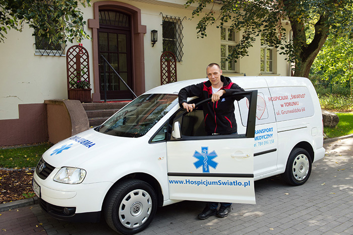 Nowy ambulans. Fot. Jacek Smarz